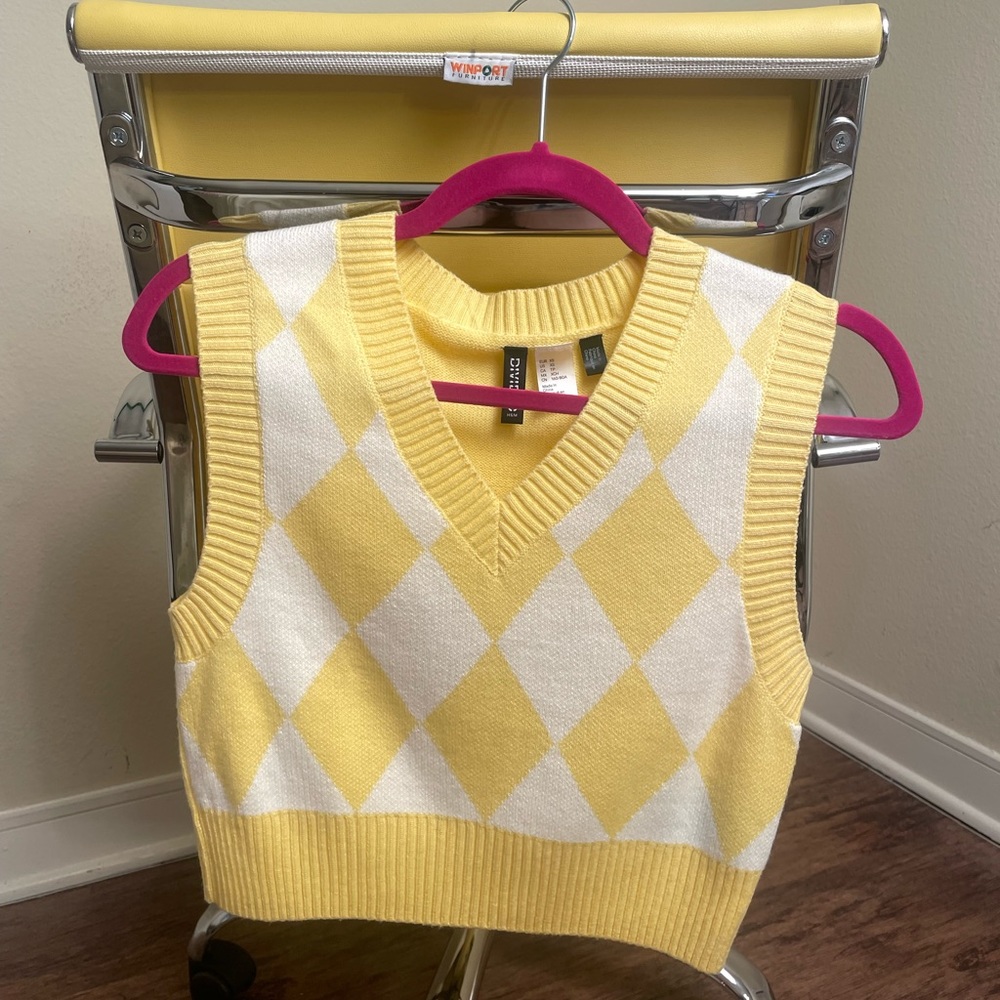 H & M knit yellow crop top vest